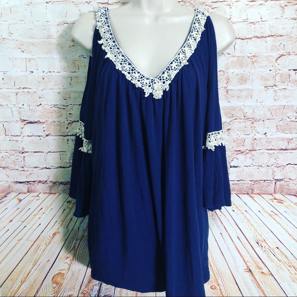 G Collection | Cold Shoulder Top